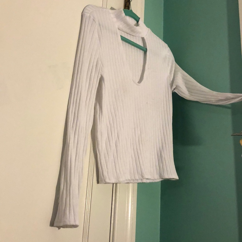 H&M V-neck w/choker collar